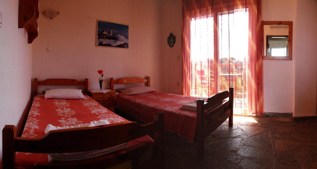 Aris Pension Agia Paraskevi  Pokoj fotografie